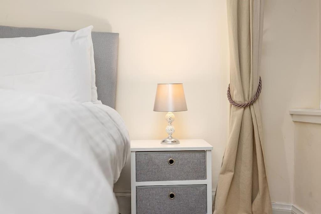Two Bedroom Apartment-Central Edinburgh-Old Town-Licensed Kültér fotó